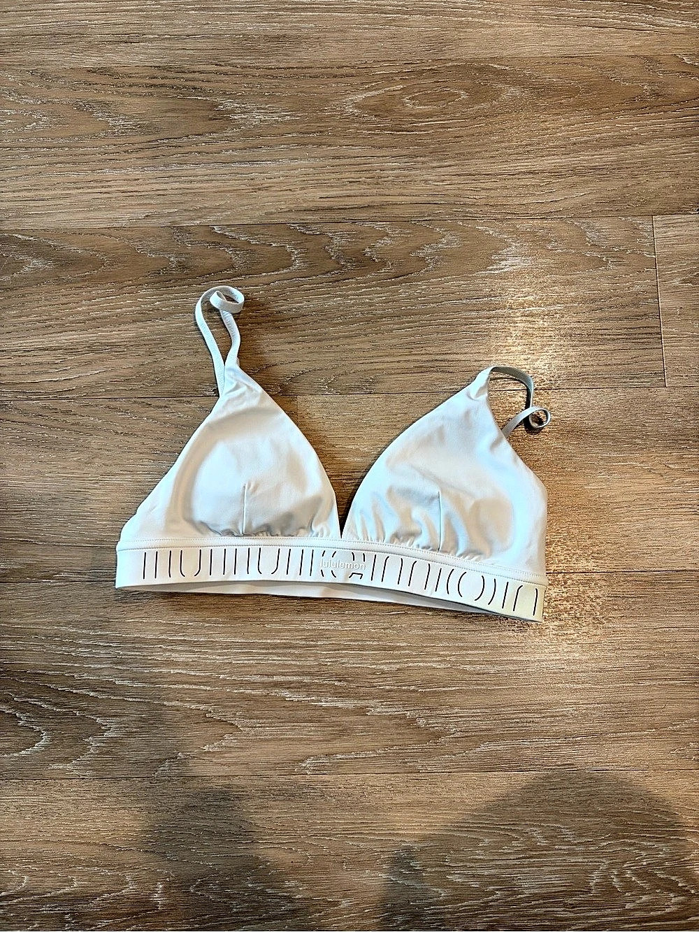 Lululemon License to Train Triangle Bra *Light Support, A/B Cup *Logo White Size